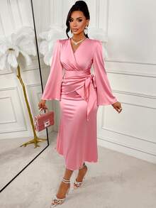 Conjunto de dos piezas de satén para dama Amarilo, cómodo, de moda y elegante para una cita