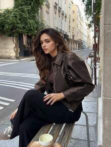 Chaqueta corta de cuero de color café oscuro con cuello de solapa y cremallera, estilo casual y chic retro manierista para mujer en primavera - Marrón oscuro - Ver 4