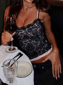 Women Y2k Lace Floral Camisole Patchwork Spaghetti Strap Crop Tank Tops Sleeveless Backless Tank Tops Open Back Going Out Tops Slim Fitted Shirt Basic Tees Club Streetwear Aesthetic Clothes - màu đen - Xem 3