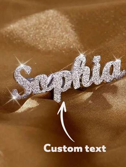 1 pièce Broche avec nom gravé mat personnalisé - Broche élégante en acier inoxydable, cadeau de style professionnel, convient aux hommes et aux femmes, cadeau pour fête des pères, remise de diplôme, mariage, pendaison de crémaillère, fournitures scolaires et autres occasions. Gravure exquise, matériau en acier inoxydable, neutre et polyvalent.