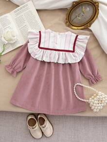 Vestido infantil feminino moderno e charmoso com estampa patchwork em cores contrastantes, mangas compridas, laço estampado e barra com babados. Macio e confortável, perfeito para férias, atividades ao ar livre, encontros, festas e uso diário na primavera e no outono. - Rosa - Ver 2