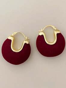 1 par de pendientes de aro con forma de U con estampado geométrico aterciopelado, adecuados para el uso diario de las mujeres