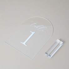 10 cm x 15 cm Plaques de numéros de table en acrylique transparent de forme arquée avec supports en acrylique, plaques de guidage de table pour mariages, fêtes, anniversaires