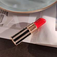 Broche de lápiz labial rojo 2025 para mujeres - Broche de moda vintage con adornos de rhinestone, broche de declaración único y brillante de esmalte con tono dorado, accesorio elegante para uso diario y fiesta, regalo perfecto para ella