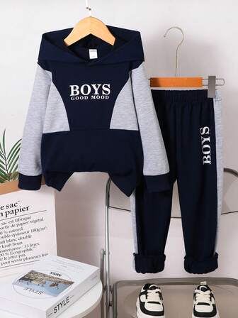 2 件男童字母“BOYS”印花拼布连帽衫和拼布裤套装，3-7 岁，运动、休闲、时尚、学生户外活动