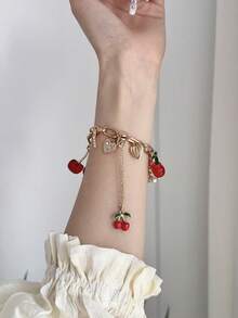 1pc Female's Women's Watch Bracelet Compatible With Apple Watch Band Love Cherry Pendant Gold Watch Strap,Compatible With Apple Watch 38/40/41/42/44/45/46/49 MM, Suitable For Ultra3/2/1/SE/11/10/9/8/7/6/5/4/3/2/1