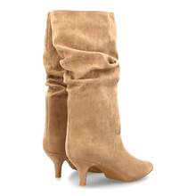 shoes&blues.es Bota de caña alta efecto arrugado, tacón fino. Cierre de cremallera estampado liso, ideal para mujer temporada otoño invierno. - Caqui - Ver 5