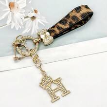 Breloc din aliaj de zinc, 1 bucată, cu design din piele PU imprimată, împreună cu un pandantiv strălucitor cu literă în formă de coroană, strat antirugină, potrivit pentru agățarea cheilor mașinii, cheilor etc. Se potrivește cu orice și este un accesoriu indispensabil pentru a purta!