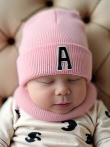 Set de 2 piezas de gorro de punto con patrón de 26 letras y bufanda para bebé niño y niña, gorro de invierno suave con letras A-Z, bufanda para calentar el cuello para niños, adecuado para mantener el calor en otoño e invierno tanto en interiores como en exteriores