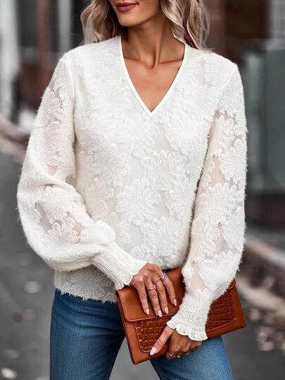 大码女式春秋季V领蕾丝衬衫，泡泡灯笼袖配荷叶边袖口，适合日常、生日、派对、假日等场合。