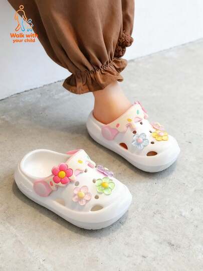 Walk With Your Child 1 Pair The White Round-Tipped Flower-Decorated Princess-Style Eva Soft Material Wading Anti-Slip Flat Baby Are Suitable For Summer. The Feeling Of Children's Slippers Like A "Poop Boy", Summer Cartoon, Cute Indoor Soft-Soled Slippers For Bathing