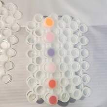 1200-30 空油漆罐，200-5 条丙烯酸迷你油漆容器，带盖条带存储，适用于教室、学校艺术和工艺品油漆、用于艺术和工艺品的 PE 容器、学校绘画用品、学校绘画艺术节（3 毫升/0.1 盎司） - 白色 - 查看 6
