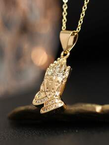 Colar Pingente Estilo Boho Banhado a Ouro 14k com Desenho de Mão de Oração - Zircônia Cintilante, Joia Religiosa Elegante para Casamentos, Festas e Ocasiões Especiais, Acessório Festivo | Design Inspirado no Estilo Boho | Corrente Durável, Joia Cristã