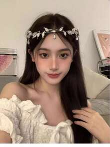 这款镶钻皇冠头饰适合万圣节服装派对、女士柔软仙女耳皇冠发箍、魔法森林花朵头饰、圣诞派对女王头饰。它是文艺复兴集市、奇幻服装、发饰和婚礼的完美之选，也是准新娘和头饰的理想选择。 - 彩色 - 查看 4