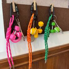 Breloc brățară țesută cu gantere pentru tenis, lucrat manual, accesoriu cu pandantiv pentru cheie de mașină, folosit pentru cadouri de Halloween și accesorii de agățat rucsac, decorațiuni de sărbători, cadouri de petrecere, brelocuri unice, bijuterii creative, țesut durabil, brățări lucrate manual, breloc pentru tenis, obiecte decorative mici, potrivit pentru pasionații de Halloween și colecționarii de accesorii.