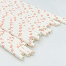 Un paquet de 100 pailles en papier rose de 6x197mm, fabriquées à partir de matériaux épais et sans odeur, naturellement, avec un bord plat résistant aux rayures. Convient pour les boissons comme le thé au lait, le jus, le café, le cola, l'eau de noix de coco, etc. C'est la paille préférée pour les événements, les rassemblements, les fêtes, le camping, les pique-niques, etc.