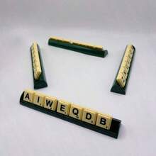 لعبة الكلمات الكلاسيكية - الإصدار القياسي للبالغين والمراهقين 14+، ترفيه عائلي وممتع للحفلات، تفكير سريع واستراتيجي، تشمل لوحة اللعب، بلاطات الحروف، 4 حوامل، وتعليمات - متعدد الألوان - مشاهدة 6