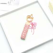 1 breloc elegant din piele PU imprimat cu inel din aliaj de zinc rezistent la rugină, accesoriu de modă pentru femei la modă, potrivit pentru chei auto, chei de ușă și cadouri, breloc, breloc la modă, durabil și robust.