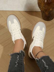 Damen Lässig Flache Weiche Sohle Rutschfeste Patchwork Farbige Outdoor Sportschuhe, Metall Schnallen Dekor Retro Deutscher Trainer Schuhe, Schnürung Einfache Mode Bequeme Outdoor Student Laufschuhe, Frühling/Herbst 2025