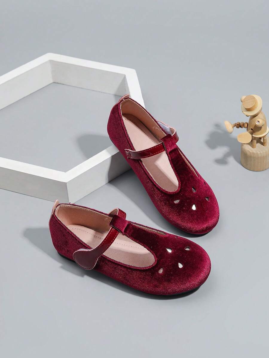 1 Pair Fashionable Spring/Autumn Girls Hollow Flat Shoes - Burgundy - View 1
