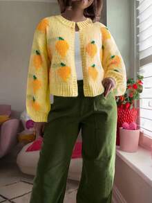 Plus-Size Women's Fall And Winter Butter Yellow Fashionable Long-Sleeve Knitted Cardigan, With Mango Jacquard Color-Blocking Design, Ideal For Sweet And Casual Daily Wear And School Outfits.