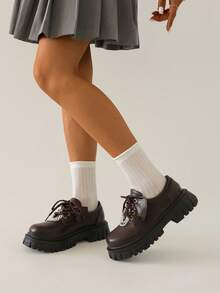 1 Pair Solid Color Casual PU Leather Bat Wing Halloween Flats, Black Versatile Round Toe Thick Sole Retro Mary Jane Shoes For Women - Brown - View 4