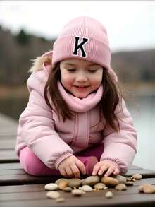 Set de 2 piezas de gorro de punto con patrón de 26 letras y bufanda para bebé niño y niña, gorro de invierno suave con letras A-Z, bufanda para calentar el cuello para niños, adecuado para mantener el calor en otoño e invierno tanto en interiores como en exteriores