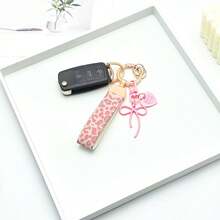 1 breloc elegant din piele PU imprimat cu inel din aliaj de zinc rezistent la rugină, accesoriu de modă pentru femei la modă, potrivit pentru chei auto, chei de ușă și cadouri, breloc, breloc la modă, durabil și robust.