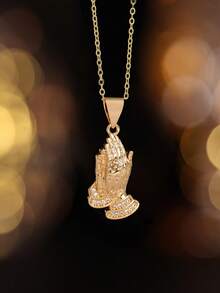Colar Pingente Estilo Boho Banhado a Ouro 14k com Desenho de Mão de Oração - Zircônia Cintilante, Joia Religiosa Elegante para Casamentos, Festas e Ocasiões Especiais, Acessório Festivo | Design Inspirado no Estilo Boho | Corrente Durável, Joia Cristã
