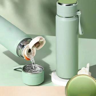 Este vaso aislado de doble pared está diseñado especialmente para acampar y hacer senderismo al aire libre, está hecho de acero inoxidable 316. Este termo viene con una correa y puede mantener las bebidas calientes durante 8 horas y frías durante 24 horas. La tapa también se puede usar como taza de café, convirtiéndolo en un vaso aislado duradero y reutilizable adecuado tanto para hombres como para mujeres.