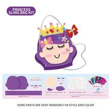 Kit de costura creativo del mundo de los dinosaurios para niños, juguete de manualidades interactivo entre padres e hijos de tela no tejida. El kit incluye varios materiales de tela no tejida con formas de dinosaurios y agujas de plástico. Los padres pueden guiar a los niños a aprender costura básica y hacer juntos Triceratops, Spinosaurus, etc., mejorando las habilidades motoras finas de los niños y el vínculo entre padres e hijos.