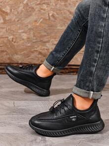 زوج من بوت الثلج الرياضية المقاومة للماء والدافئة للرجال، ذات نمط حرفي قاعدة منقولة منخفضة، بوت خارجية مربوطة بالأربطة