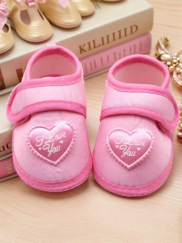 1 par de zapatos de princesa con forma de corazón para bebé niña, calzado retro para primeros pasos de bebé, suave suela antideslizante para bebés de 0 a 12 meses