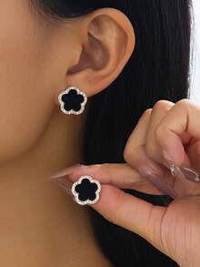 1 Pair Fashionable Petite Crystal Clover Party Stud Earrings, Sweet Lucky Charm Gift For Women Valentines,Mom,Mother,Mother's Day,Gift