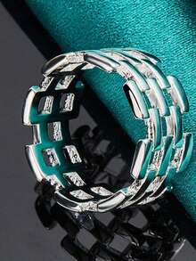 A Vintage Smooth Square Checkered Hollowed-Out Ring, A Delicate And Fashionable Accessory For Women