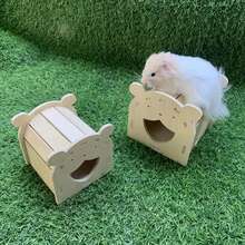 1 Peça Dormitório de Madeira Sólida para Hamster, Prancha de Estiletes, Vila Dupla Camada Urso Dourado, Vila de Madeira Sólida para Hamster, Suprimentos para Hamster, Labirinto e Esconderijo de Madeira Multiambiente para Hamster, Escada de Três Cômodos, Brinquedos de Madeira Sólida Multiambiente para Hamster, Etc. Fornece Atividades Divertidas e Suprimentos de Nidificação Confortáveis para seus Animais de Estimação