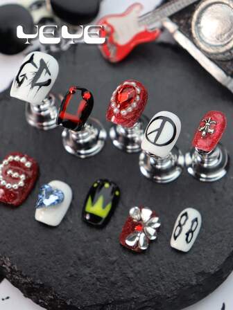 用 10 件短方形白红色 GD 演唱会韩国偶像音乐北欧创意全覆盖假指甲套装增添一丝浪漫气息，手工朋克红色闪光红宝石水钻装饰皇冠花朵现代欧式全覆盖亚克力假指甲套装，适合女士女孩和男士朋克和摇滚音乐节，1 件装美甲套装，适合女士和女孩，含 1 个迷你指甲锉和 1 个粘性标签