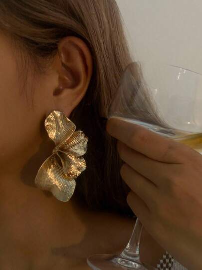 Set de 2 pendientes de flor metálica 3D con diseño geométrico vintage, versátiles para uso casual diario, fiestas, bodas y vacaciones, regalo lujoso para mujeres