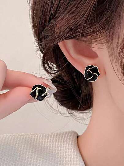 1 Pair Minimalist Korean Style Elegant Fashion Black Glazed Pleated Camellia Flower Stud Earrings, Suitable For Daily Casual And Party Wear