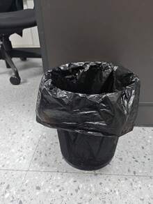 50 Contagem Sacos de Lixo Pequenos de 4-6 Galões, Tipo Boca Plana Preta Regular Grossa, Sacos de Lixo Domésticos Descartáveis Portáteis, Tipo Boca Plana Forte para Lixo de Cozinha, Sacos de Lixo Plásticos para Limpeza de Casa, Banheiro, Quarto, Escritório, Lixeira de Cozinha, Limpeza Doméstica, Limpeza de Cozinha, Limpeza de Festa, Suprimentos de Limpeza de Natal e Ano Novo