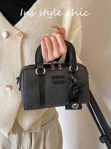 这是一款时尚新款女士手提包，配有可拆卸肩带。这款优雅的女士手提包既有手提带，也有肩带/斜挎带，质感高端，非常适合通勤、聚会、购物和各种场合。 - 黑色 - 查看 3