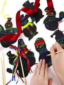 24/48 pièces Set de grattage de Noël, Signets à gratter en papier pour sapin de Noël DIY, Grattages décoratifs d'arbre de Noël créatifs, Signets de bonhomme de neige DIY pour création de peinture libre, Cadeaux créatifs de Noël