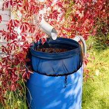 2 szt. regulowanych osłon siatkowych, do beczek na deszczówkę, siatki filtrujące liście, pokrywy sit do beczek na deszczówkę ze sznurkami, do zbierania wody deszczowej na liście i zanieczyszczenia, osłony siatkowe do beczek na deszczówkę ze sznurkami, artykuły ogrodnicze na cały sezon