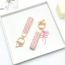 1 breloc elegant din piele PU imprimat cu inel din aliaj de zinc rezistent la rugină, accesoriu de modă pentru femei la modă, potrivit pentru chei auto, chei de ușă și cadouri, breloc, breloc la modă, durabil și robust.