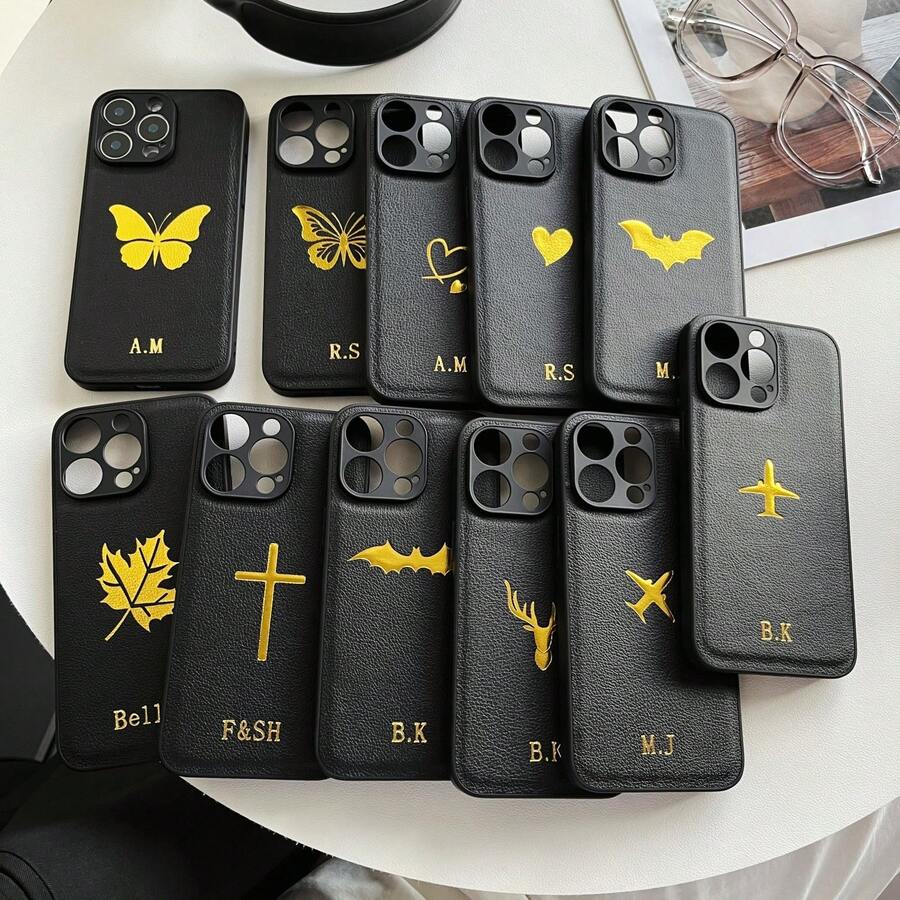 定制手机壳，兼容 17/16/15/14/13/12/11 Pro Max/17/Air/16/15/14 Plus，兼容三星 S25/S24/S23/S22/S21 Ultra Plus/S23/S21/S20 FE/A55/A54/A53/A52/A51/A35/A34/A33/A32/A23/A21S/A15/A14/A13/A12/A03（5G/4G），兼容小米 Redmi Note 14/13/12 Pro Plus（4G/5G），后盖采用韩国奢华皮革，防震设计，可个性化定制姓名首字母，3D DIY 立体雕刻烫金工艺，国际版，非国内版。