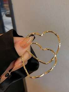1 Pair Vintage Metal Hollow Heart Hoop Earrings, Exaggerated Design, Retro Style - Gold - View 5