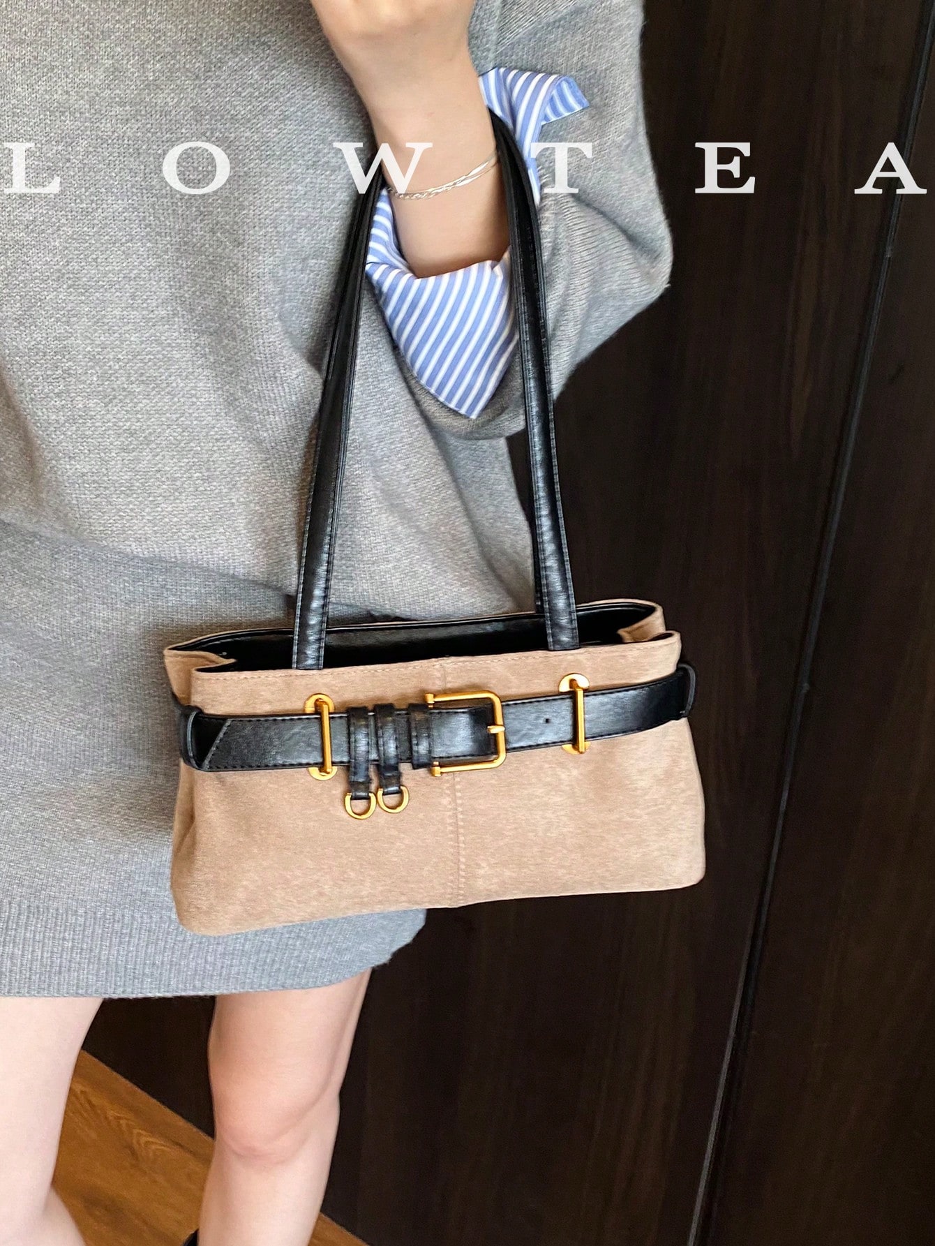 low tea حقيبة كتف مربعة من القماش المخملي ذات لون...