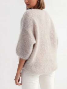 V领纯色细绒针织毛衣，秋冬休闲风