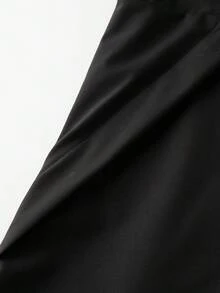 男士连帽抽绳软壳防风夹克，运动休闲两相宜，正面大口袋，侧边拉链口袋，适合日常穿着，百搭流行款。 - 黑與白 - 查看 7