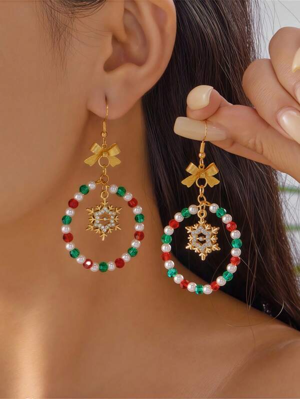 زوج من أقراط المرأة لعيد الميلاد - شجرة عيد الميلاد، فيونكة، أقراط قلادة بشكل رقائق الثلج - أنيقة وشخصية ومناسبة لأعياد المرأة والحفلات - أقراط مزينة بشراريب ملونة وتصميم جرس إبداعي (اللون عشوائي)